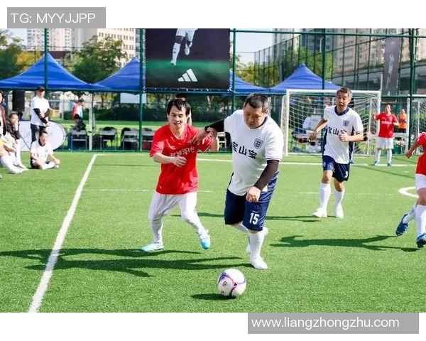 当绿茵场巨星开嗓传情足球歌声化作最动人民歌旋律