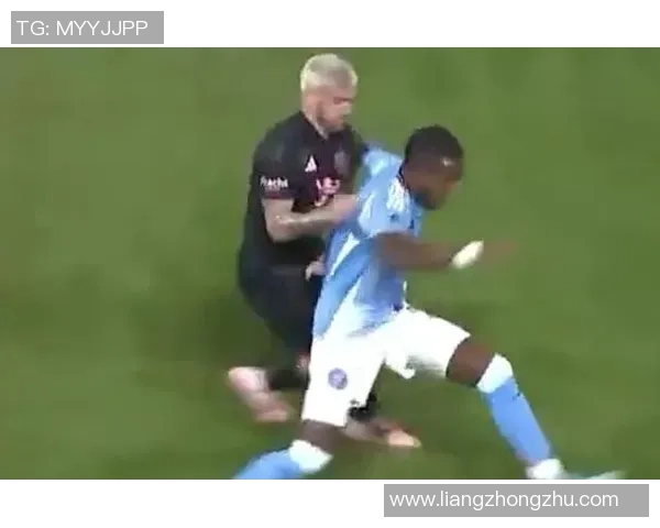 足球球星频繁假摔现象剖析及其对比赛公正性和球员形象的影响 足球球星频繁假摔现象剖析及其对比赛公正性和球员形象的影响